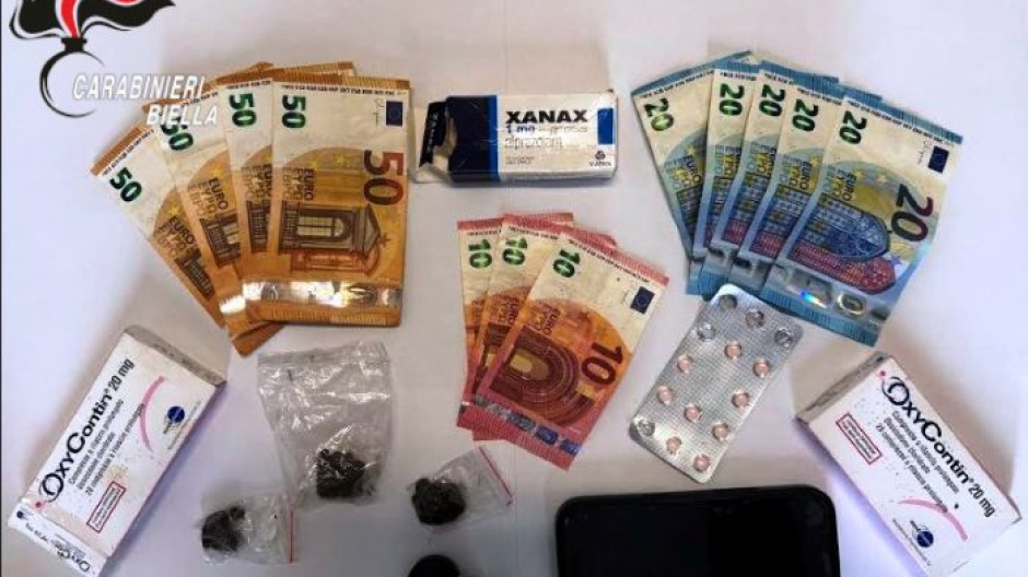 Vendeva droga e farmaci: denunciato 25enne